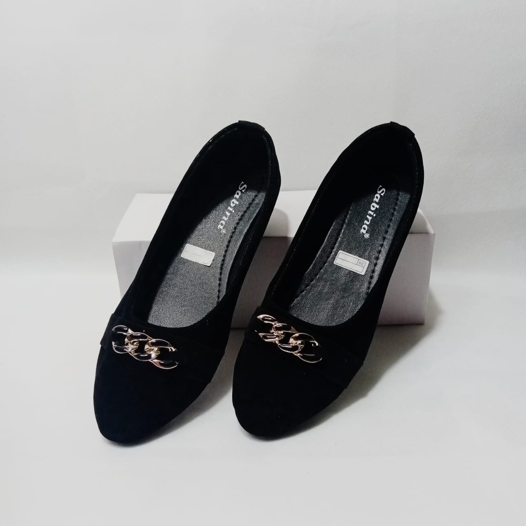 Sepatu balet wanita simple kekinian flatshoes sol karet viral 2022 sepatu hitam variasi rantai emas