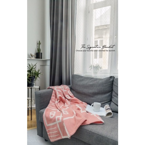 PRELOVED THE SIGNATURE BLANKET BUTTONSCARVES