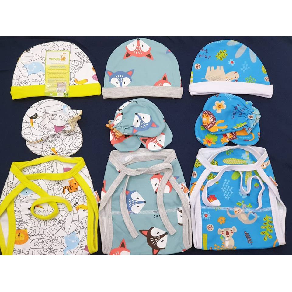 Velvet Celebrate Sarung Tangan Kaki dan Topi