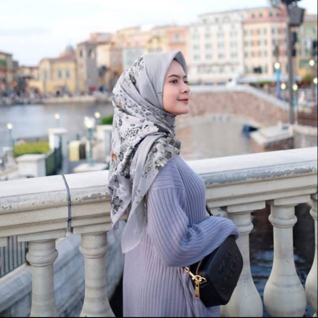 Ramsi scarf by HL premium scarf