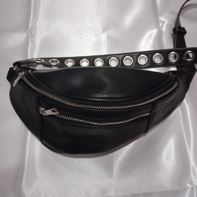 BERSHKA SLING BAG PRELOVED