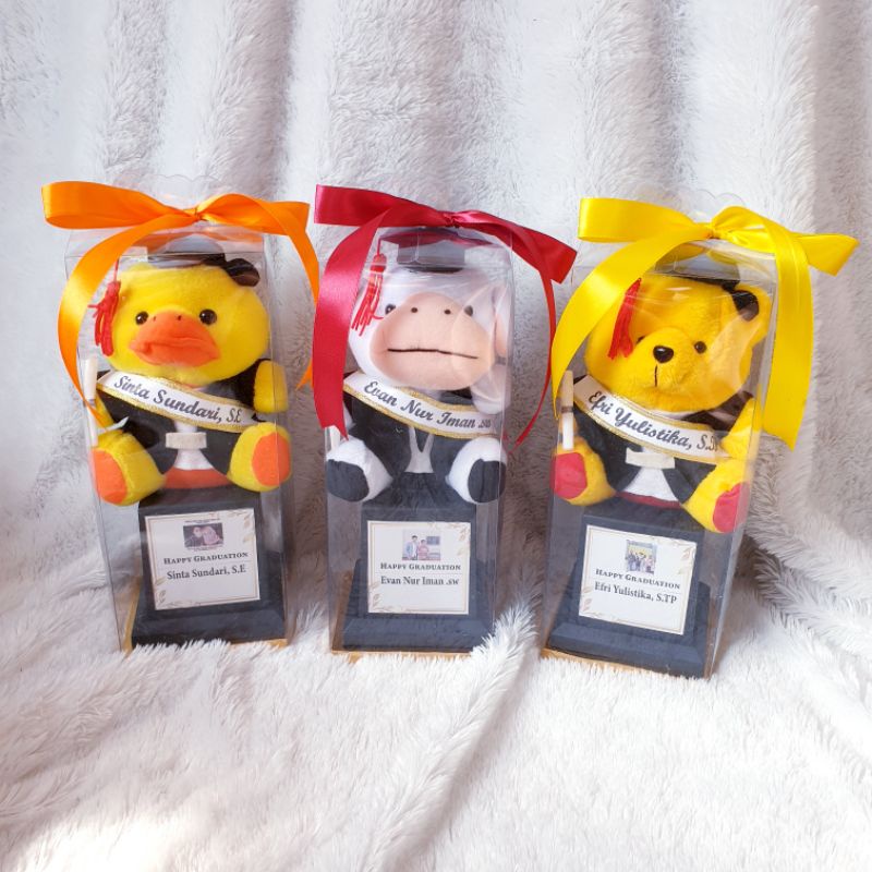 Piala Boneka Wisuda - Boneka Wisuda