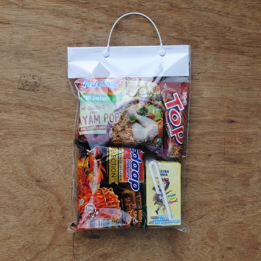 

Tas plastik OPP 18x28 cm isi 20 pcs ulang tahun souvenir snack