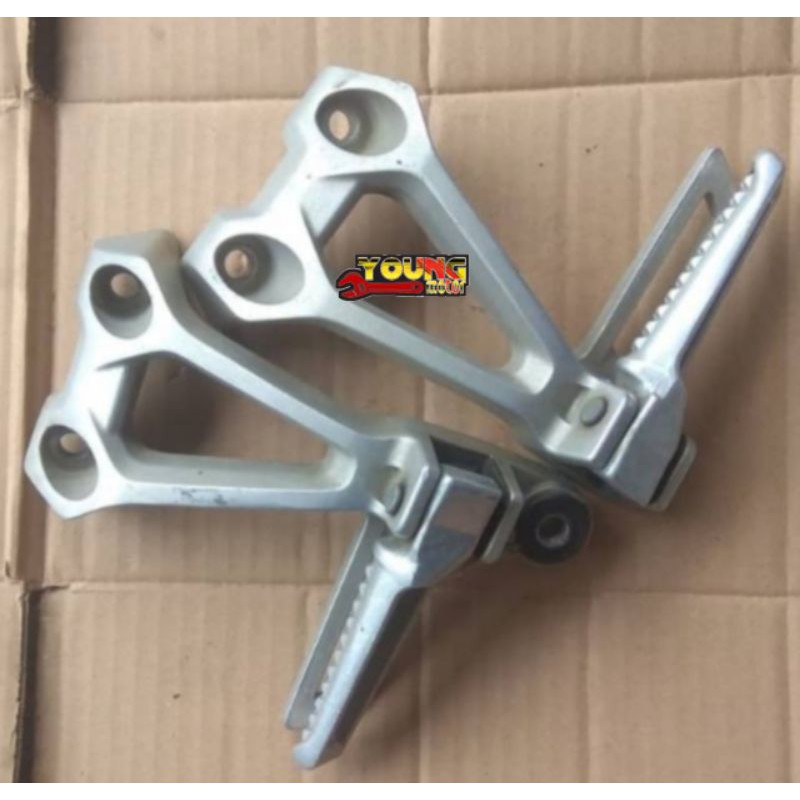 Footstep belakang Sonic 150 R step belakang Honda Sonic 150 R fi