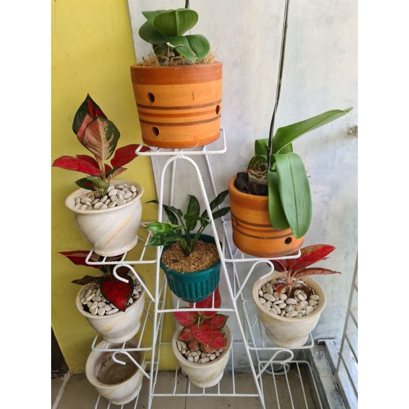 Rak Bunga Besi Susun Minimalis