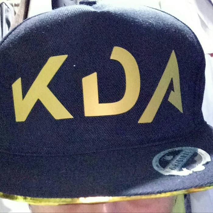 TOPI AKALI K/DA LIST GOLD SNAPBACK/BASEBALL HAT