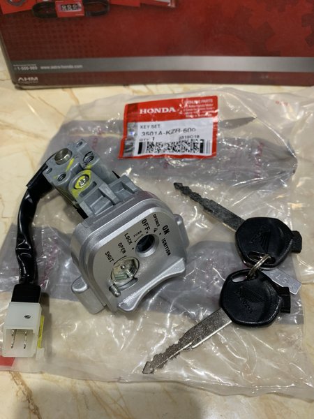 KUNCI KONTAK SET VARIO 125 LAMA BLM LED ASLI ORI HONDA 3501A-KZR-600