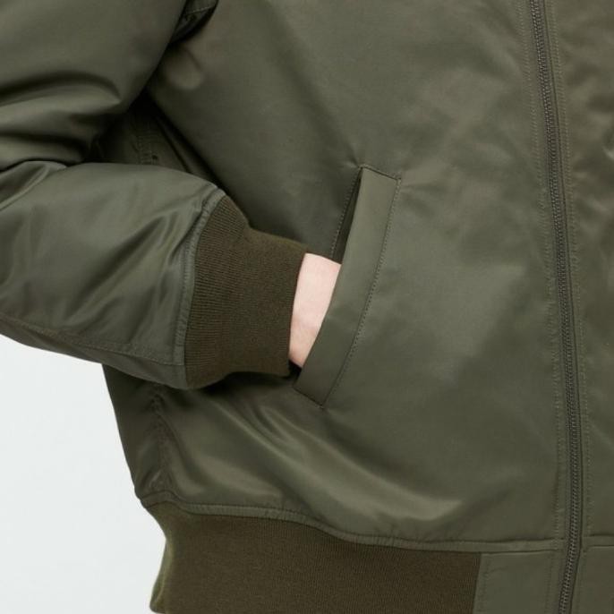Jaket Bomber Jaket Pilot Pria Uniqlo Original Size S - Hitam Store_Danu