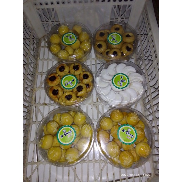 

Kue kering nastar-home made-kue lebaran-putri salju-kacang-tumbrin-butter monde