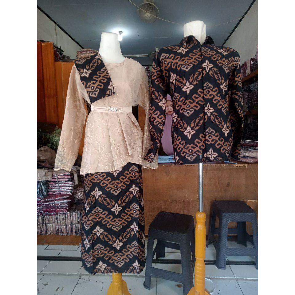 SHOPASHOP SOLO Batik Kebaya Couple Brokat Modern Nabella Aufa Kebaya Wisuda dan Kondangan Kebaya Couple Batik Prima Lengan Panjang Set Wanita Tille mutiara