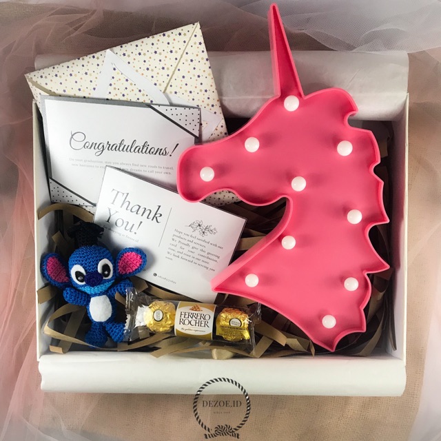 

DECERISH HAMPERS GIFTBOX