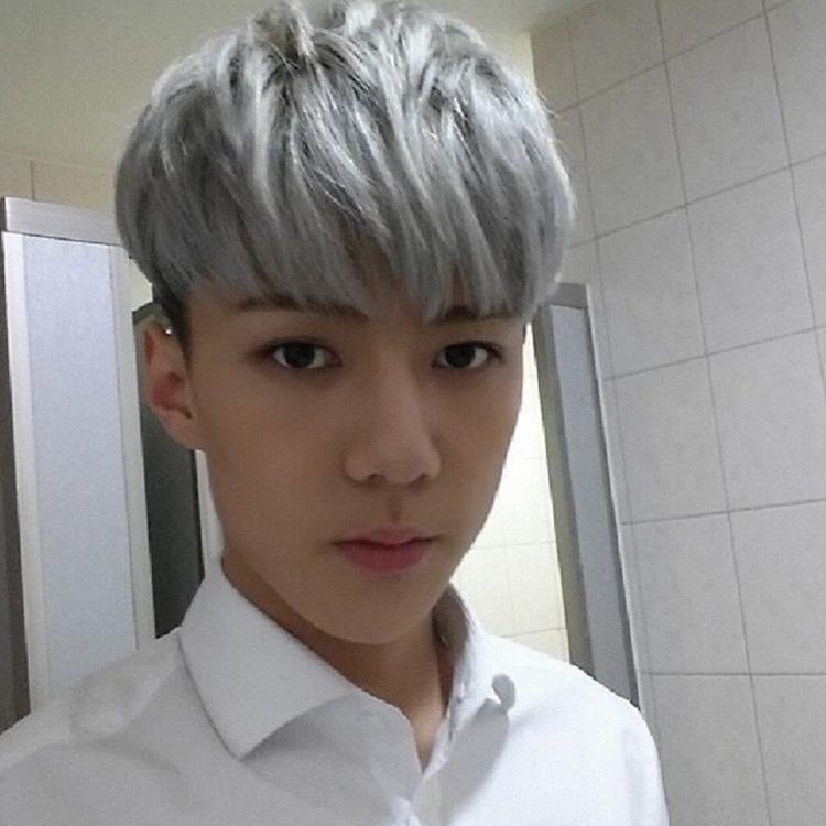 Wig pria tampan Korea, Nenek Gay, Abu-abu, Rambut lurus pendek, Harajuku,  makeup makeup, Rambut pal