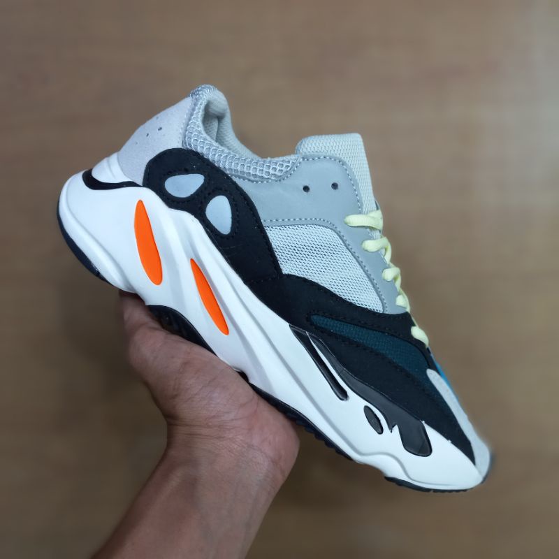 yeezy boost runner 700