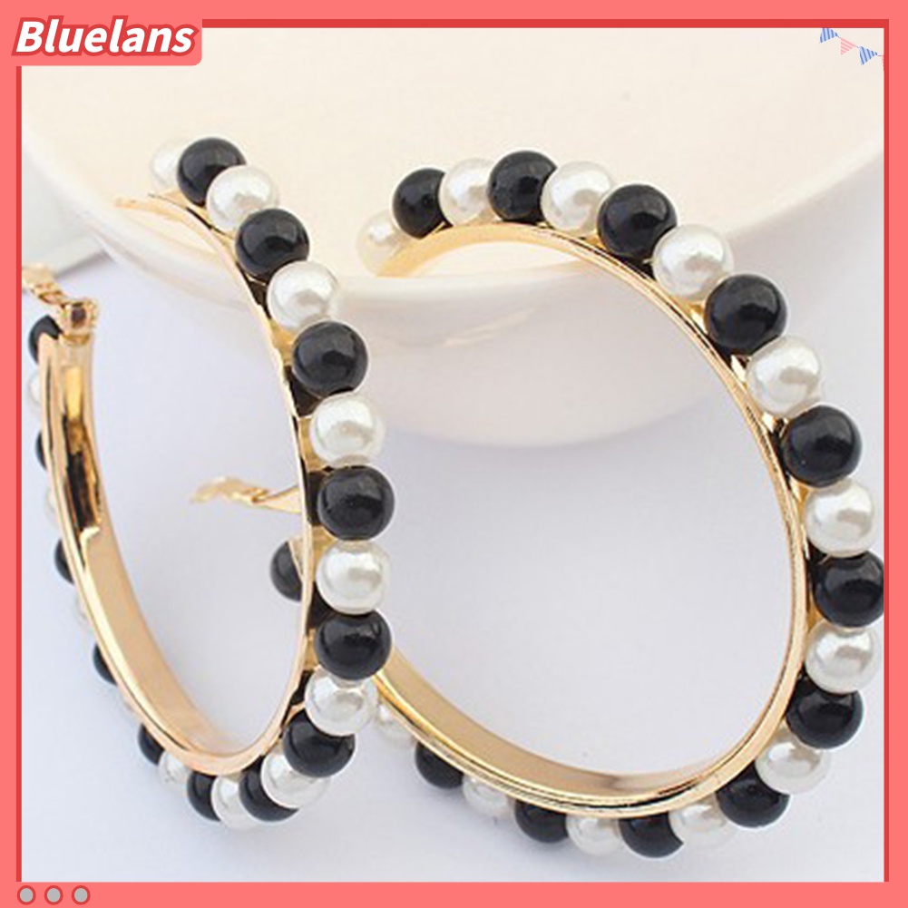 Anting Hoop Bentuk Lingkaran Besar Aksen Mutiara Tiruan Untuk Wanita