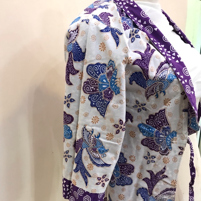 Blazer bolak-balik batik dan motif