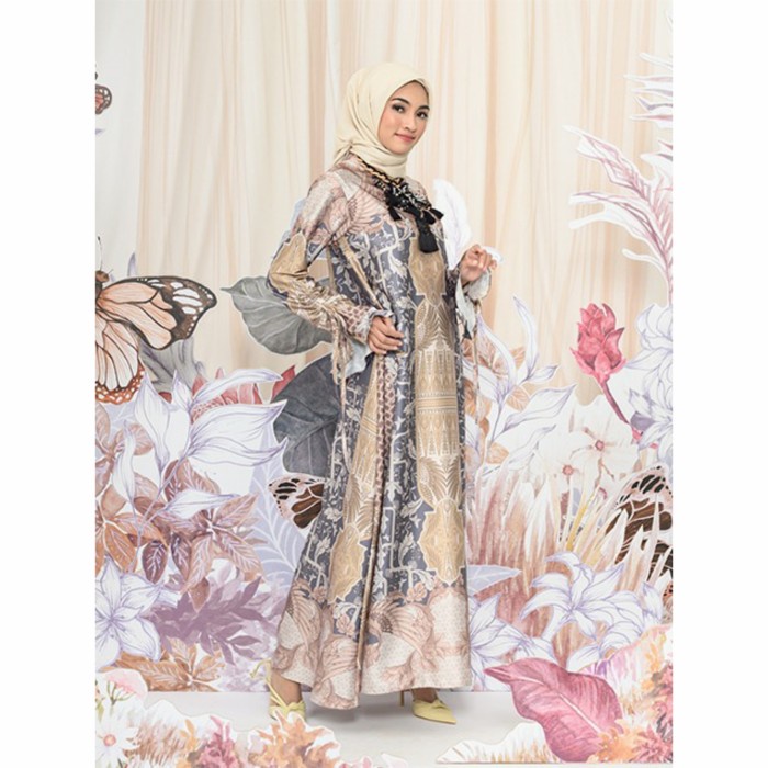 Russel Dress in Gold Land - Wearing Klamby Wk