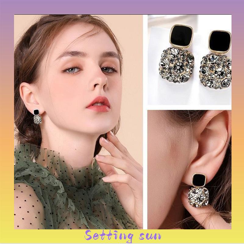 Anting Retro Mewah Siswa Perempuan Sederhana Temperamen Fashion Anting Murah Hati TN