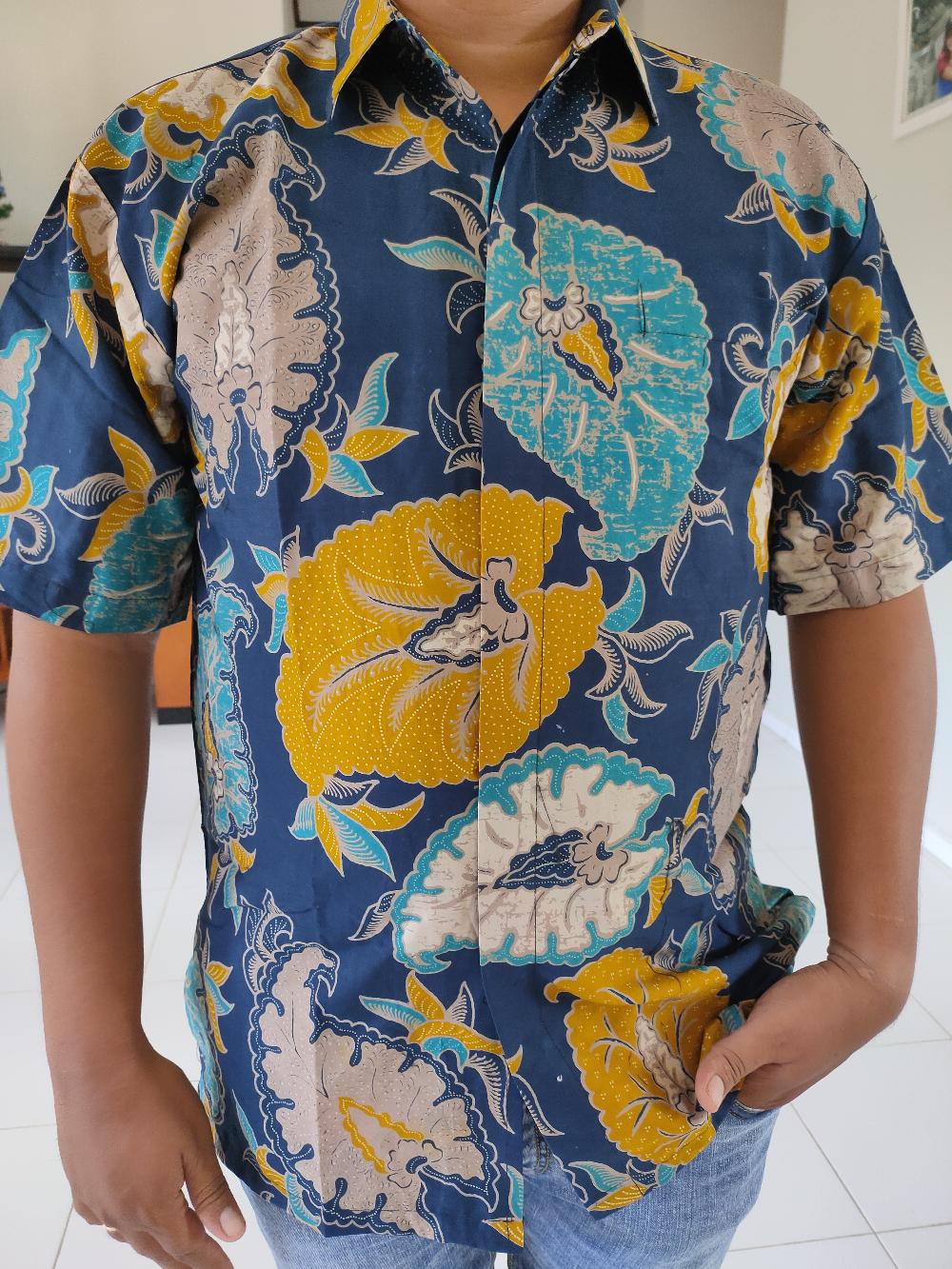 Dedaun Navy Kemeja Batik Pendek Florist Batiksoloamanah 135.000