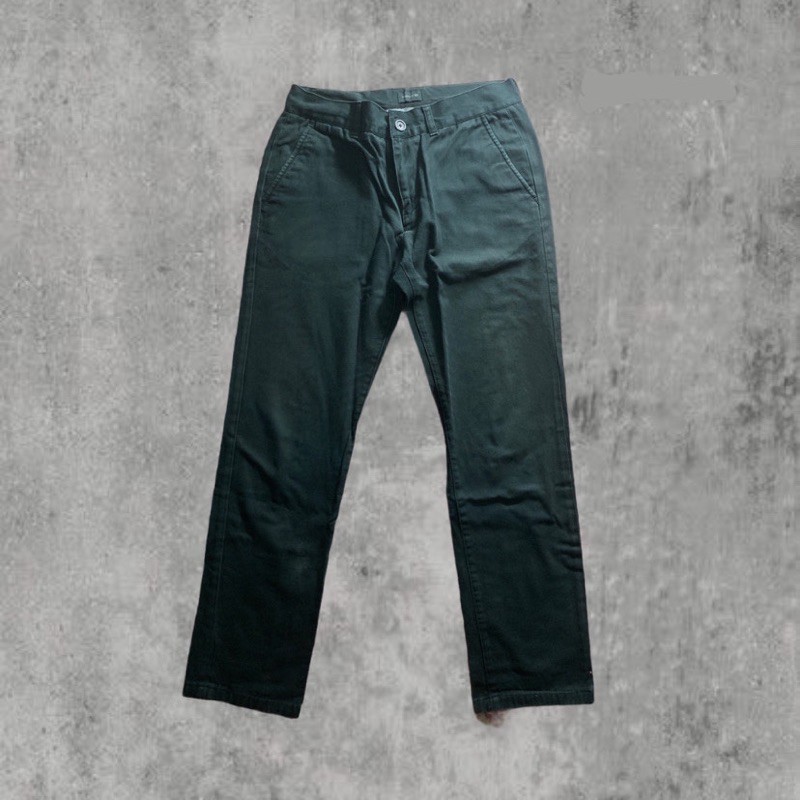 CHINOS HITAM TIRAJEANS
