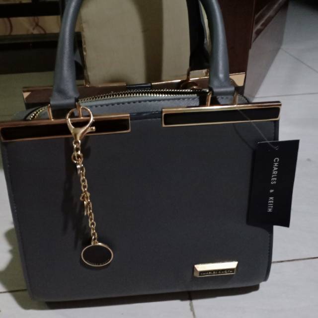 Tas merk Charles & Keith
