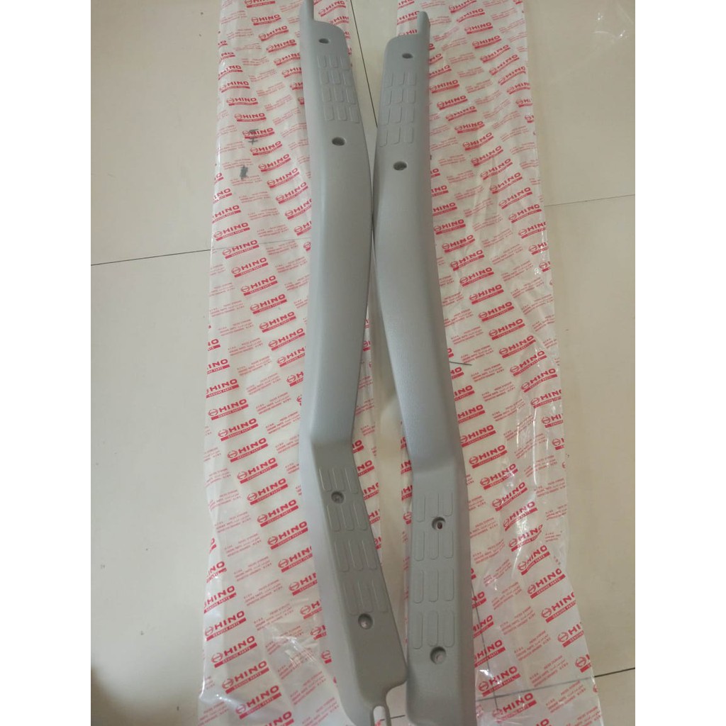 penjepit list karpet Depan toyota dyna saurus dan Hino dutro original 1PCS RH/LH