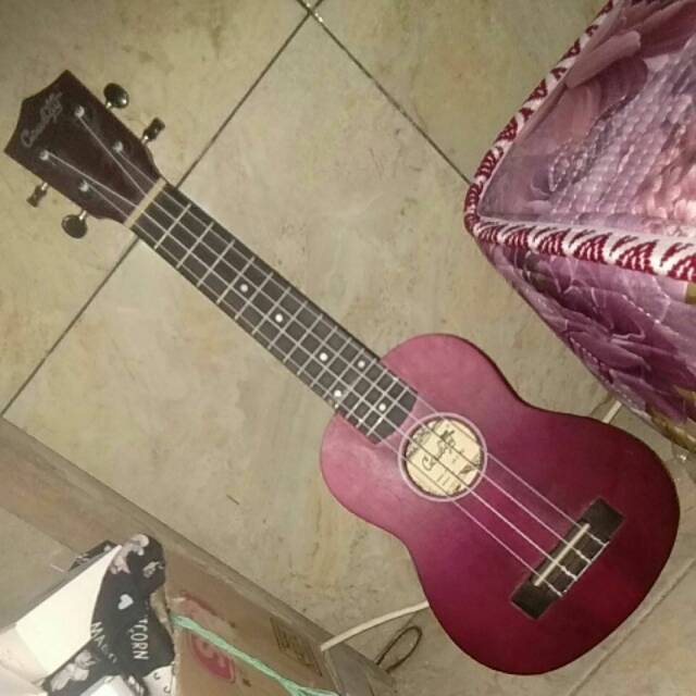 Ukulele Cowboy Maroon Second Preloved