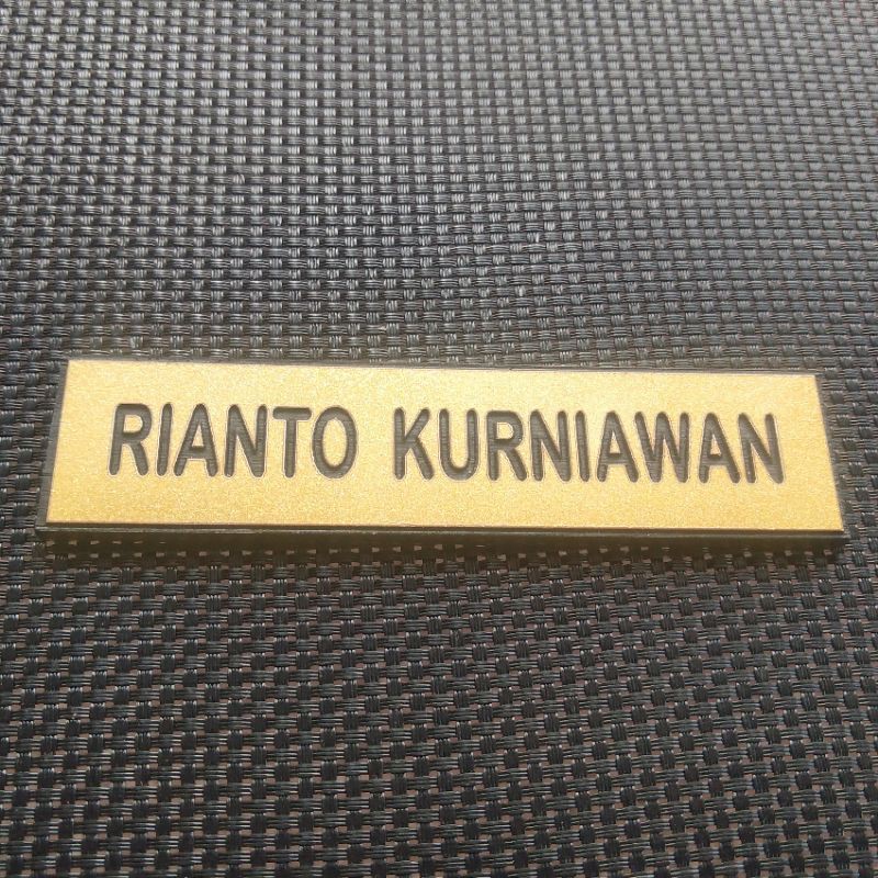 Name Tag Gravir Ukir Emas - Bahan Tahan Gores