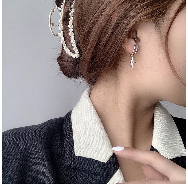 Anting Klip Tulang Rawan Telinga Bentuk Salib