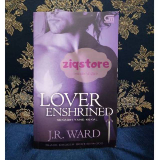 Buku Lover Enshrined (J. R Ward)
