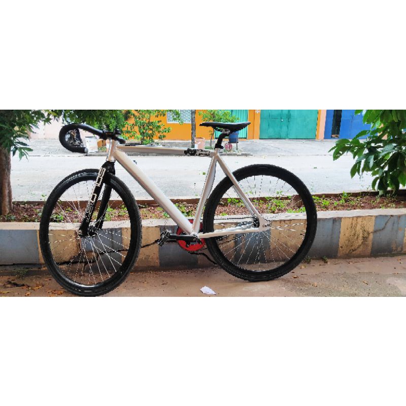 Sepeda fixie soloist 77