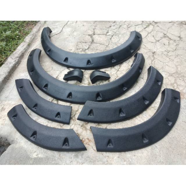 Over fender Pajero lama