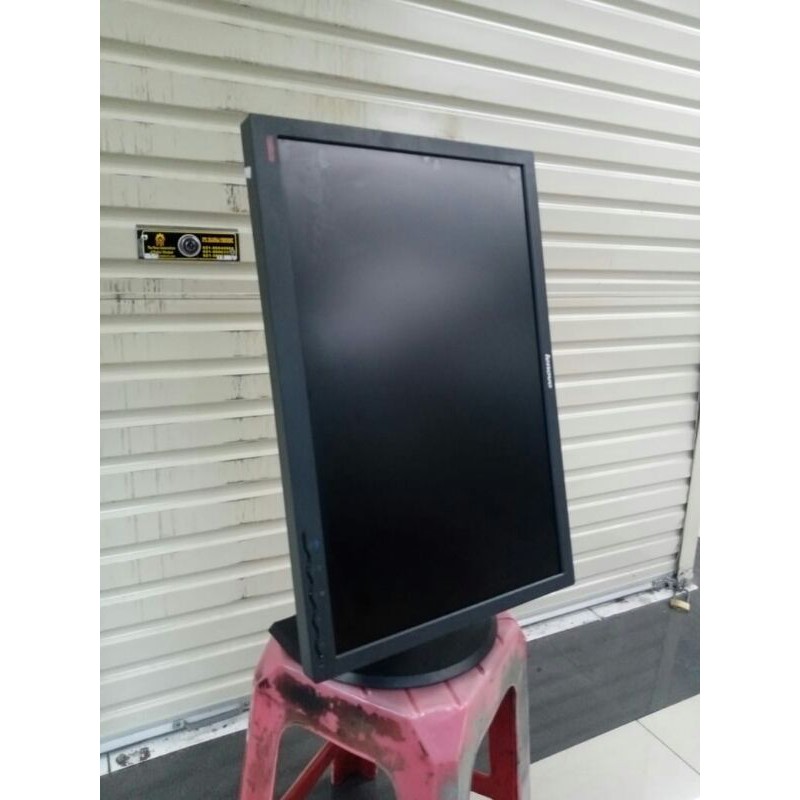 MONITOR 24 INCH WIDE BERKUALITAS