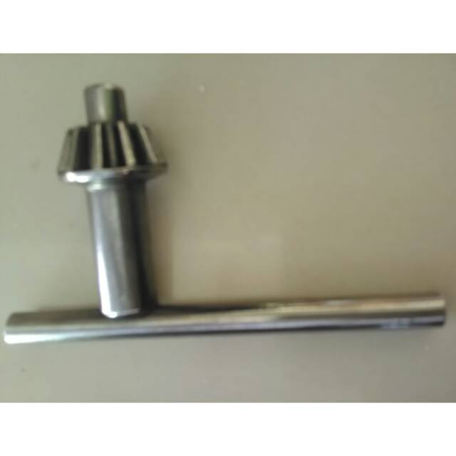 Kunci kepala bor 16 mm.