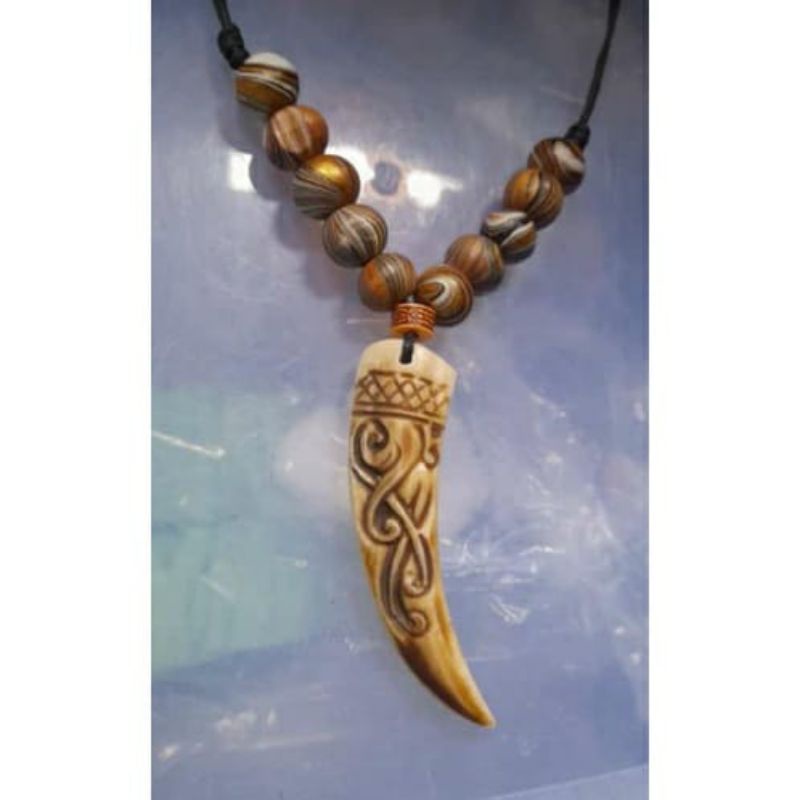 Kalung Taring Babi Etnik Dayak