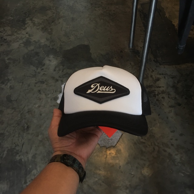 Deus trucker diamond Logo dua warna