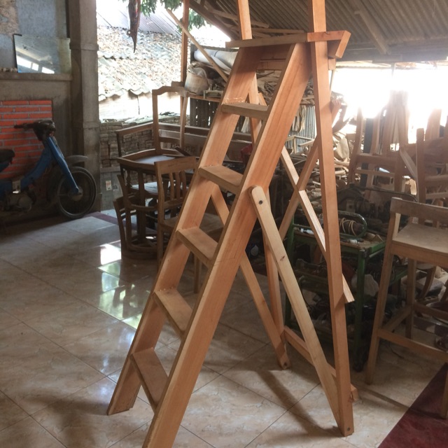 Tangga kayu lipat minimalis