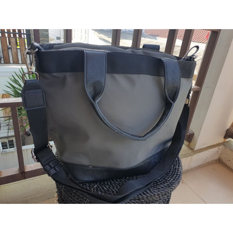 Tas Preloved Finn Esker sling bag nilon mix kulit