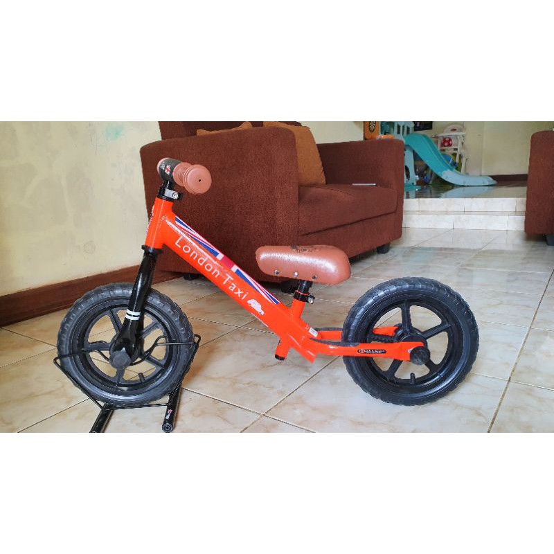 PRELOVED BALANCE BIKE LONDON TAXI