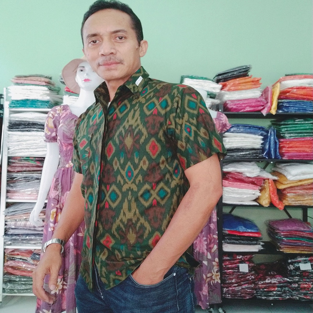 Atasan Pria Kemeja Batik Endek Bali Model Slim Fit Lengan Pendek - Grosir Kemeja Endek Bali Lengan P