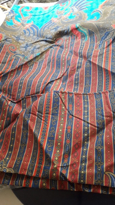 Set Sarung Bantal / Guling Merk Carmina - Halus Disperse Print - Sarban Isi 2 Batik