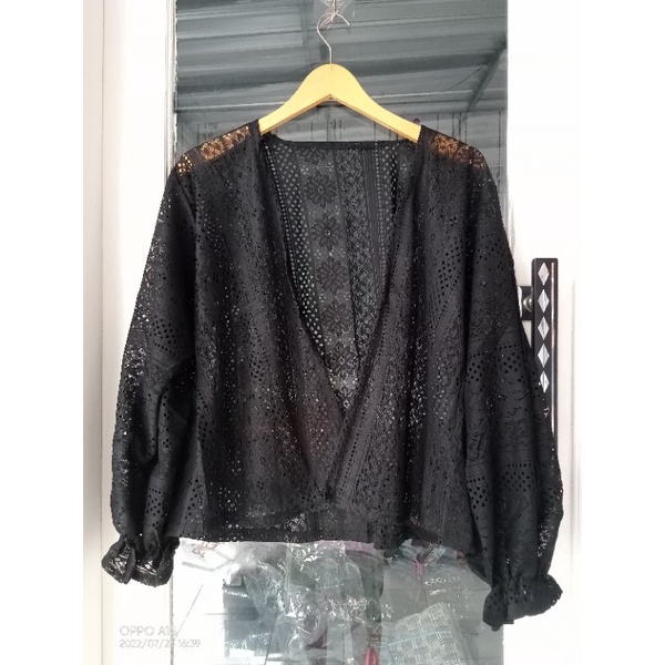 LACE OUTER CARDY/outer brukat crop/cardigan outer pendek-Hitam
