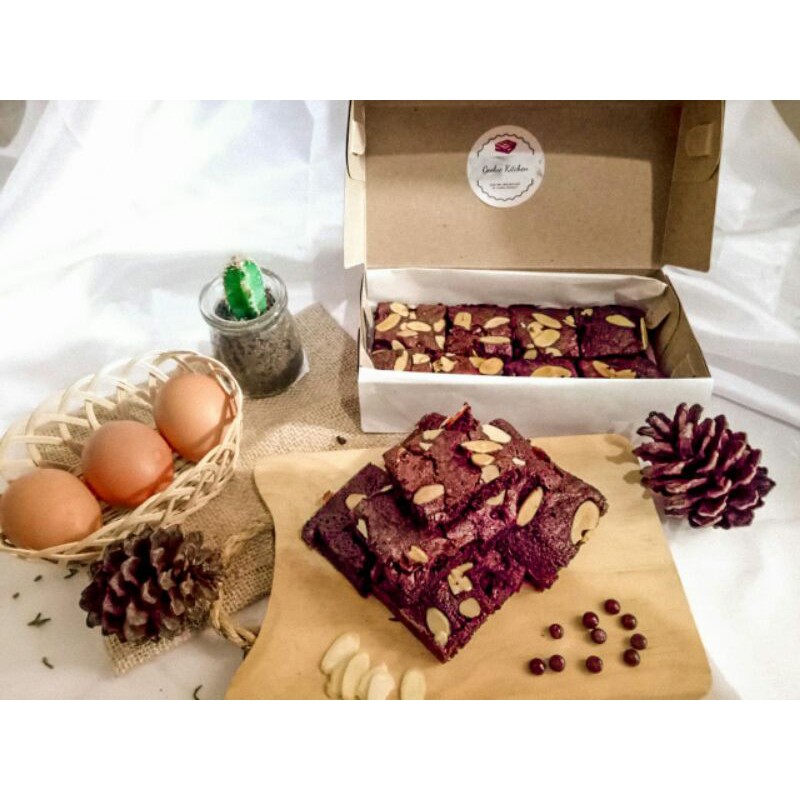 

Fudgy Brownies 20x10 8 potong