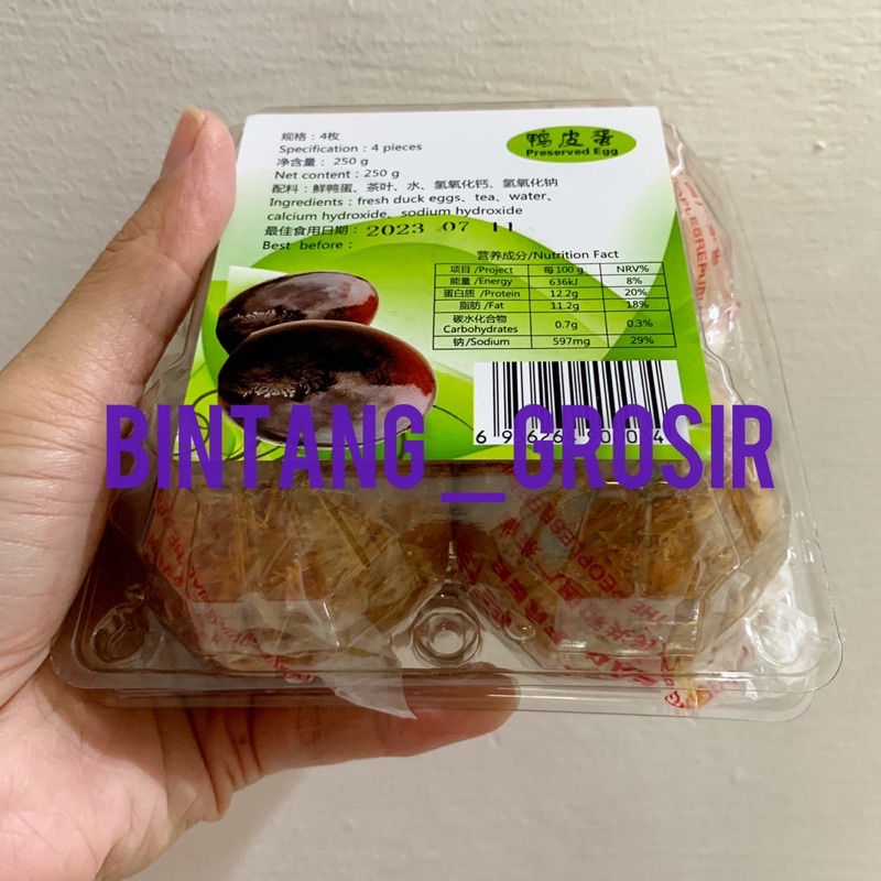 

Pidan Preserved Egg 1 box isi 4 pcs / Telur Bebek Hitam phitan / Pidan / Preserved / Egg / Telur / Bebek / Hitam / phitan / pi dan / phi tan