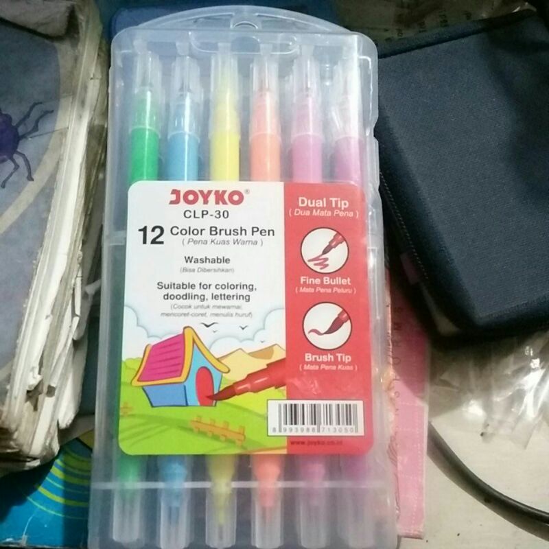 

12 Pensil warna color brush pen bisa dibersihkan dua mata pena