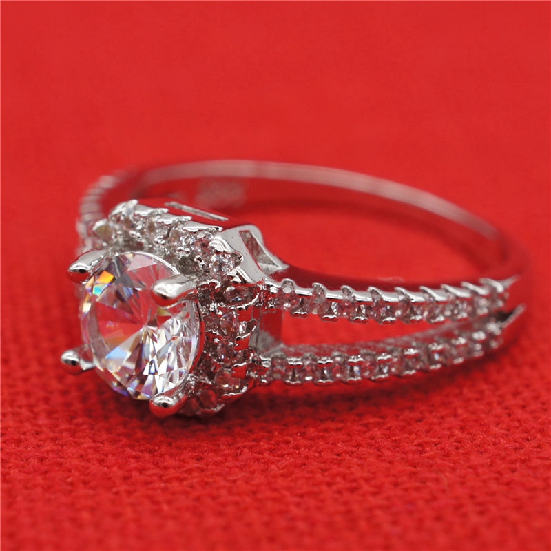 Cincin Perak Mewah Bertatahkan Berlian Perhiasan