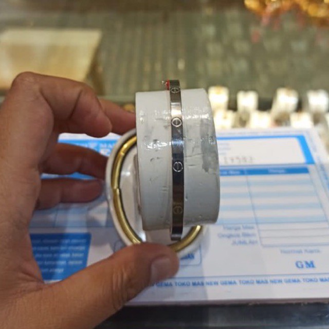 Gelang cartier putih