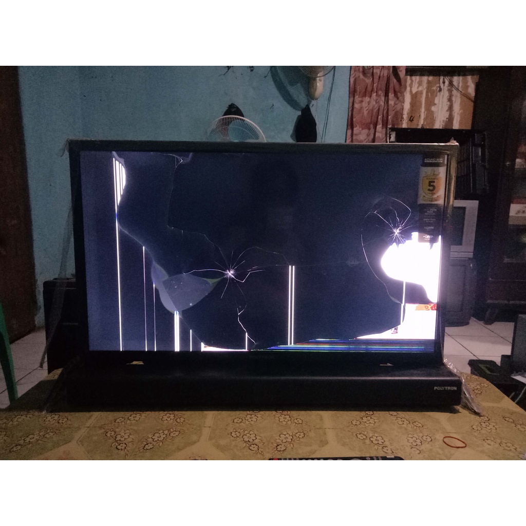 TV LED Polytron 32 in minus layar pecah noseri PLD32B1550