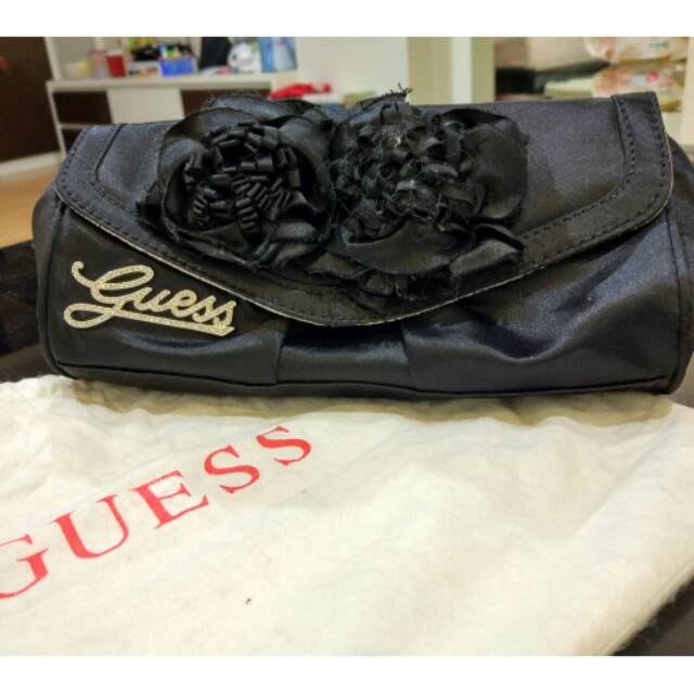 Guess clutch preloved