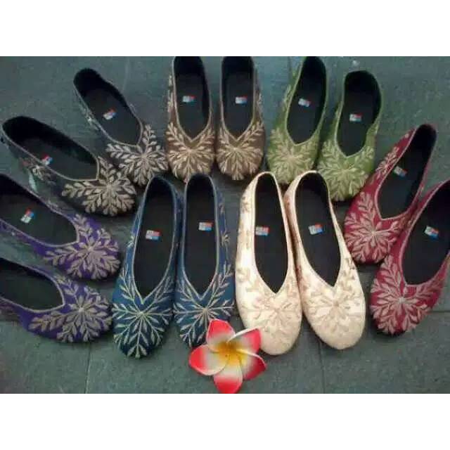 Sepatu bordir bali