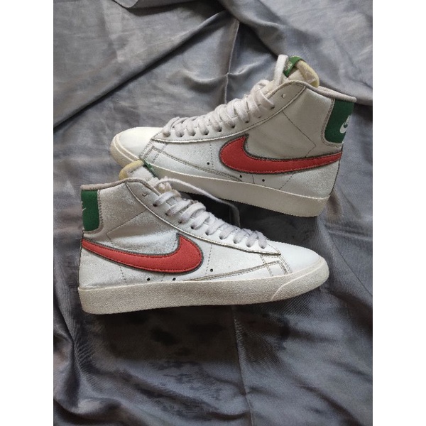 • Nike blazer mid hawkins stranger things